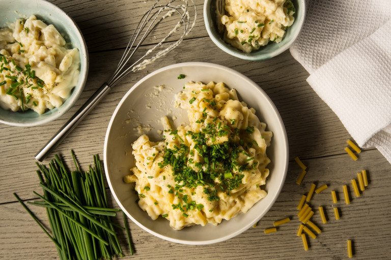 Vegan macaroni cheese
