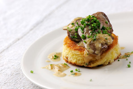 Duck livers on toast with whisky cream sauce