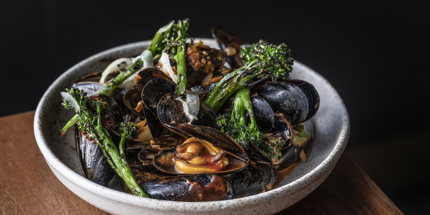 Smoked mussels with sriracha butter sauce-image