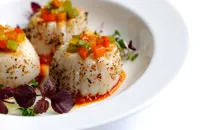 Grilled scallops with tomato chutney and roasted peppers 
