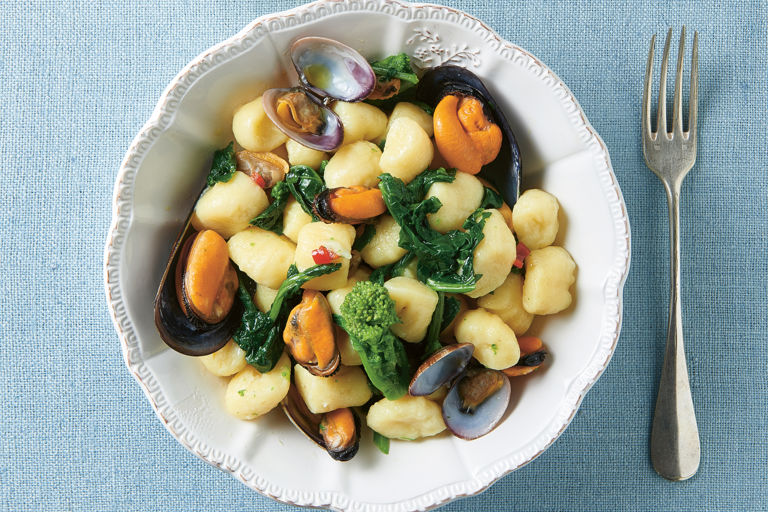 Gnocchi with broccoli, mussels and clams