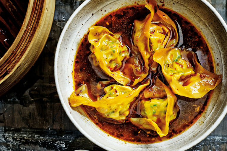 Steamed wontons in chilli broth 