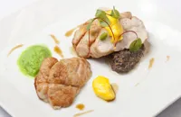 Spiced sweetbreads with fennel and mushroom duxelles, pea purée and hollandaise
