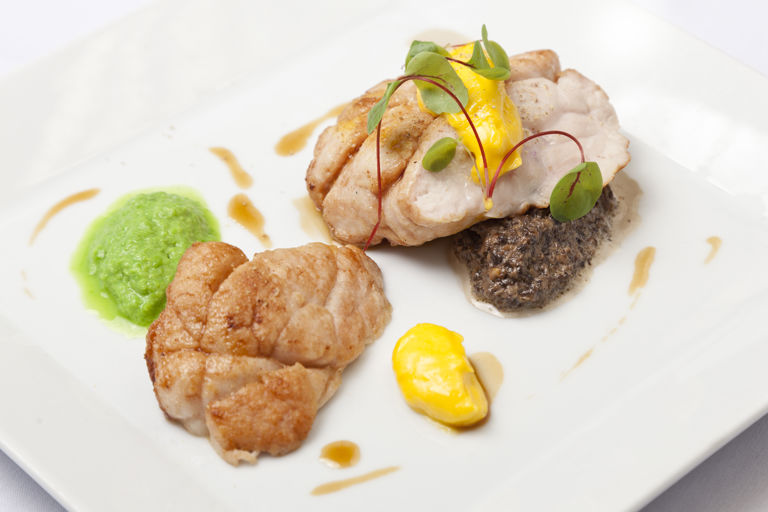 Spiced sweetbreads with fennel and mushroom duxelles, pea purée and hollandaise