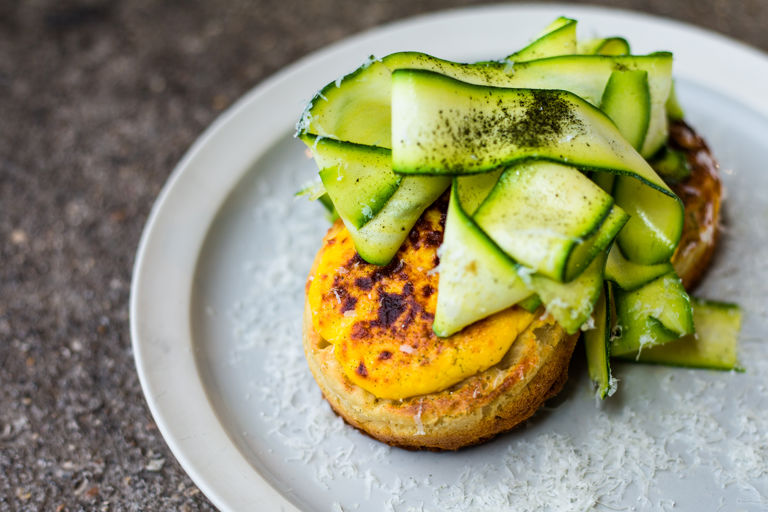 Crumpets with parmasen cream and courgette