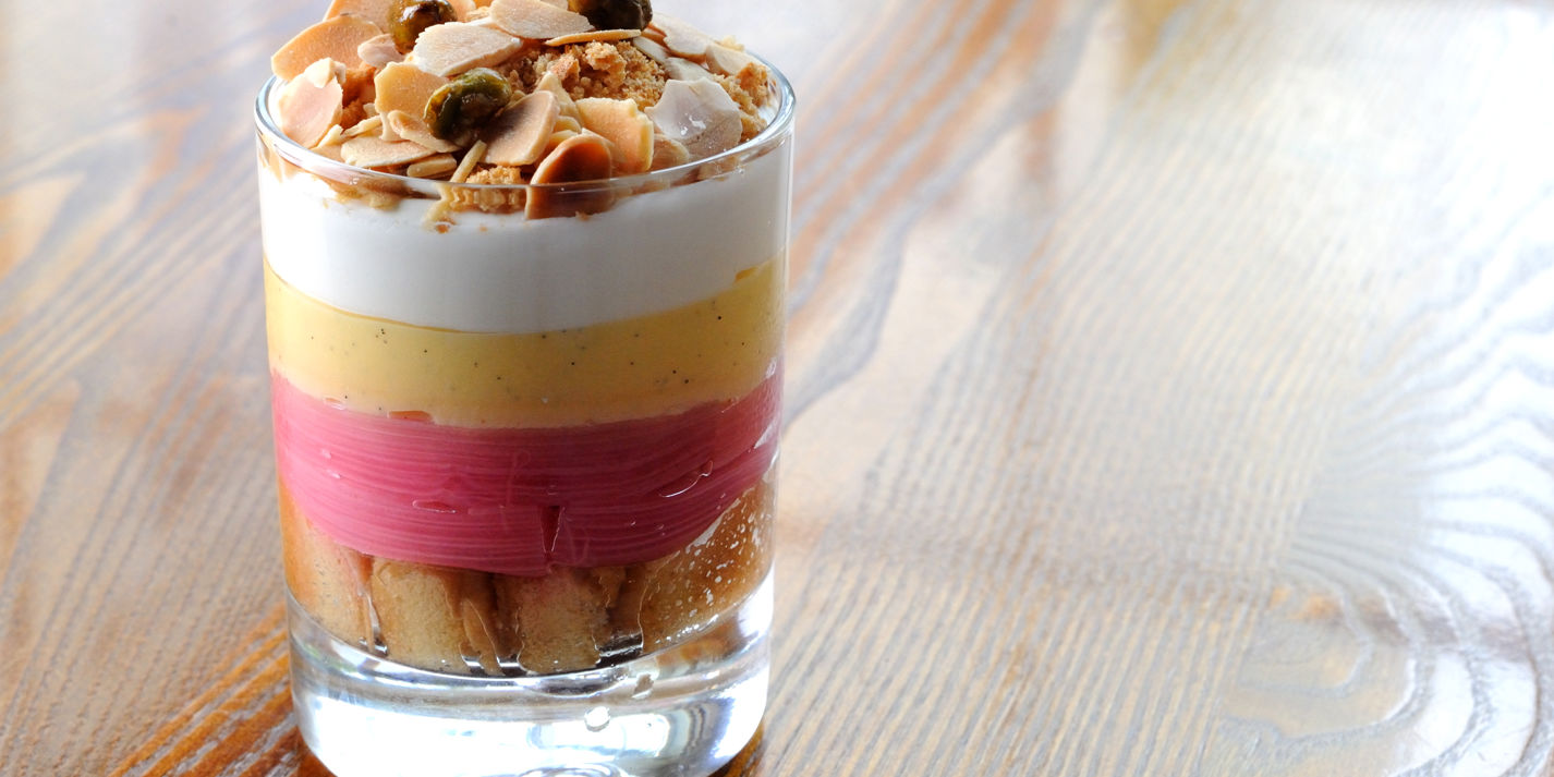 Rhubarb trifle