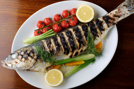 Grilled sea bass with fennel and dill