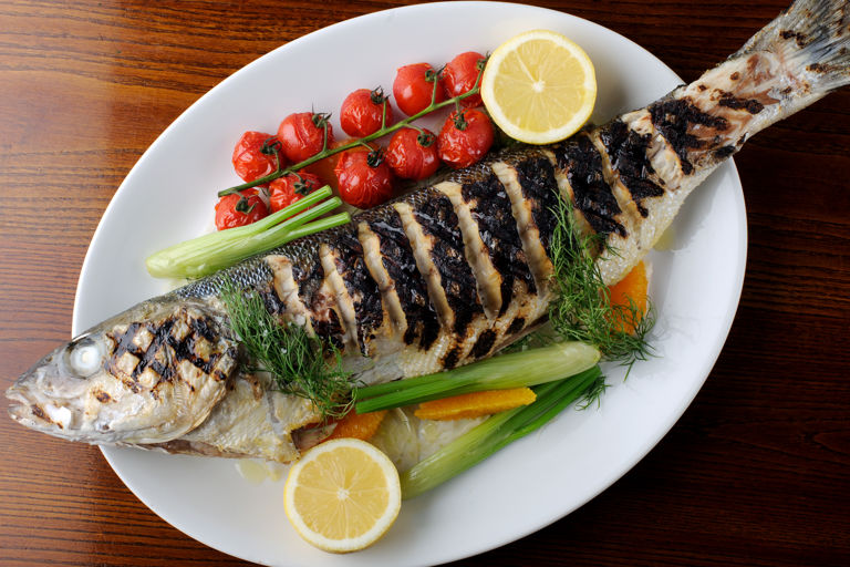 Grilled sea bass with fennel and dill