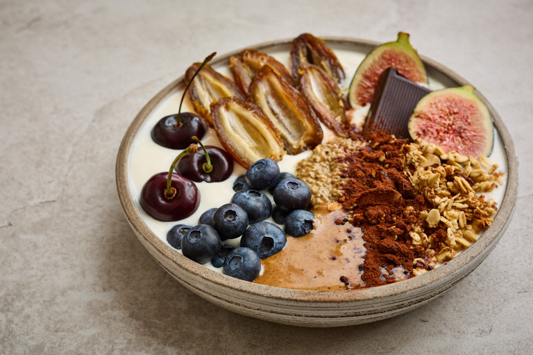 Tiramisu-inspired yoghurt bowl