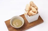Pork scratchings with baked apple purée