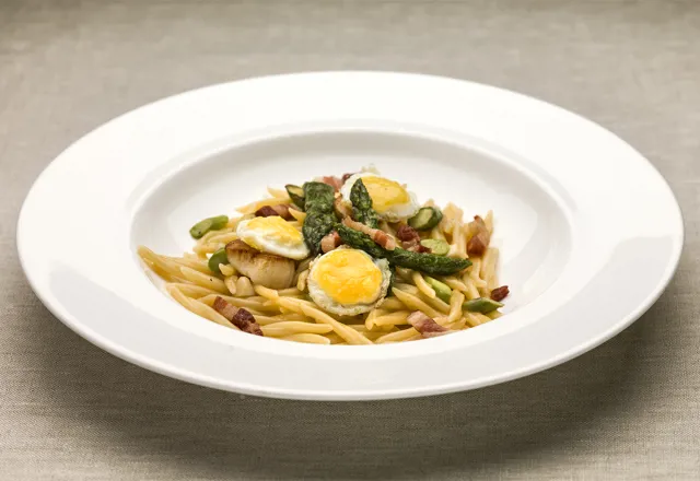 Yoshi Yamada, Japan – Trofie with pan-fried scallops, pancetta, asparagus and quail eggs