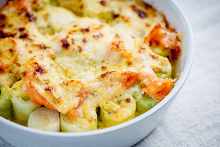 Baked leeks and smoked salmon with cheese sauce