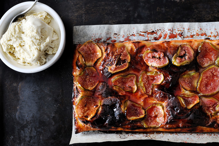 Fig tart  with cinnamon ice cream