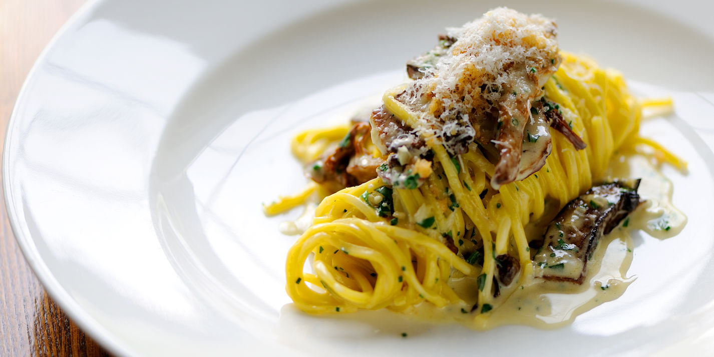 Linguine with ceps and trompettes