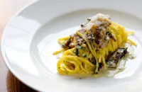 Linguine with ceps and trompettes