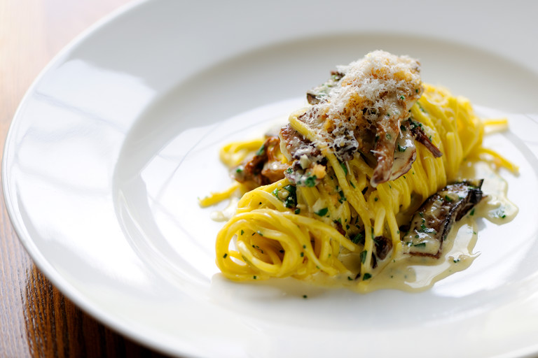 Linguine with ceps and trompettes