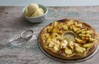 Spiced pineapple puff ring tart