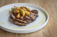 Pork rib-eye steak with chilli and apples