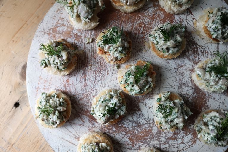 Mackerel tartare with dill, on toasted sourdough rounds