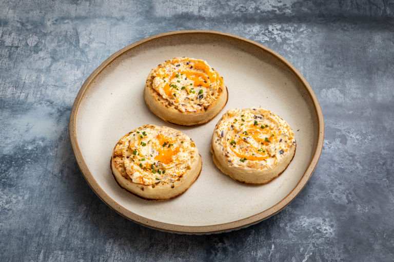 Crumpets with whipped seaweed and masago butter