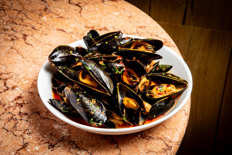‘Nduja steamed mussels