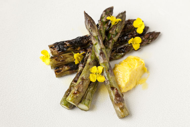 Barbecued asparagus with rapeseed mayonnaise