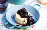 Vanilla cheesecake with blackberries and mint compote 