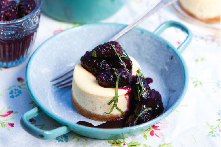 Vanilla cheesecake with blackberries and mint compote 