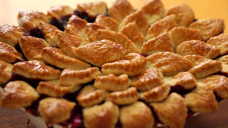 How to decorate a pie crust