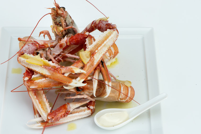 Steamed langoustines with oil, lemon and light mayonnaise