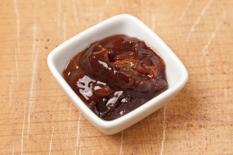 Roasted plum and cinnamon chutney 
