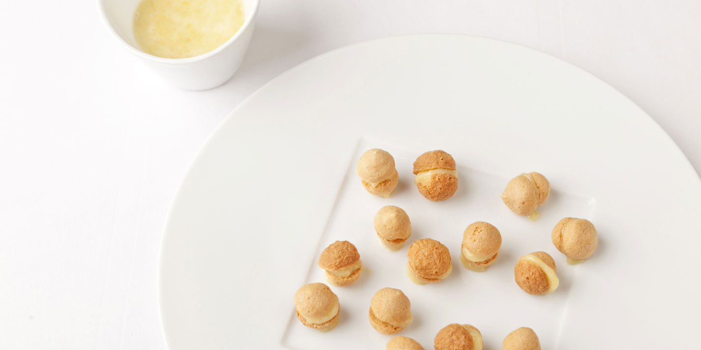 Honey macaroons with special French cream