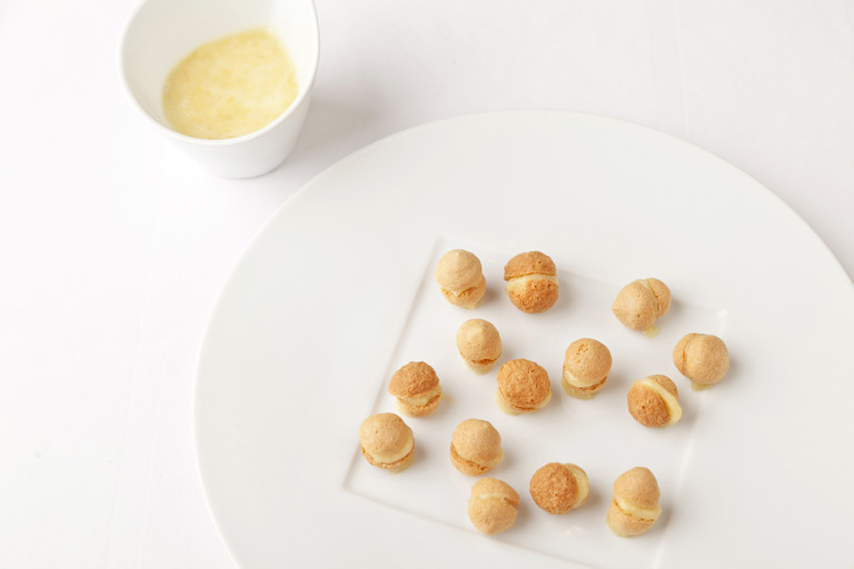 Honey macaroons with special French cream