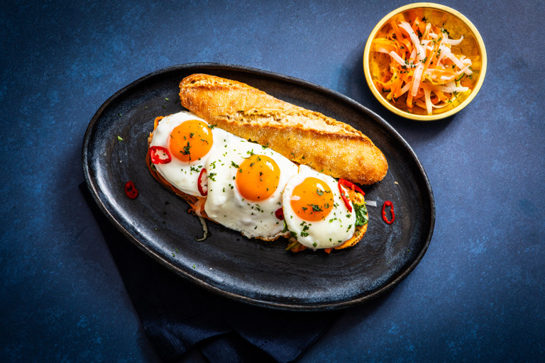 Fried egg bánh mì
