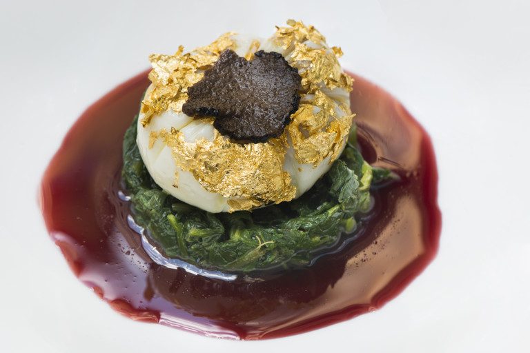 Egg 'en Mmeurette' Tuscan style, chianti reduction, bitter herbs and confit black truffle 