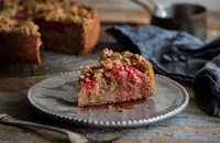 Quince and chestnut crumble cake