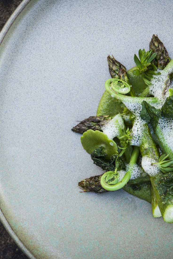 Asparagus with Hogweed and Mead Recipe - Great British Chefs