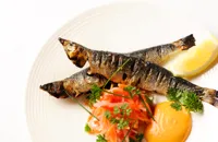Grilled sardines with paprika mayonnaise