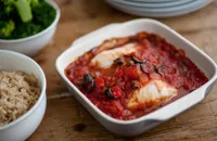 Baked cod with tomato sauce