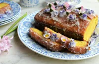 Lemon drizzle cake with edible flowers