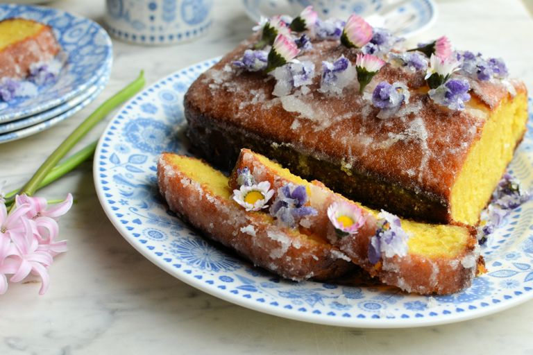 Lemon drizzle cake with edible flowers