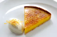 Glazed lemon tart with crème fraiche