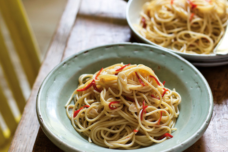 Spaghetti with garlic, olive oil and chilli 