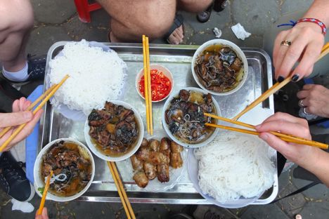 Twenty-four hours to eat in Hanoi