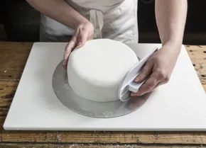 Run the icing smoother around the sides of the cake