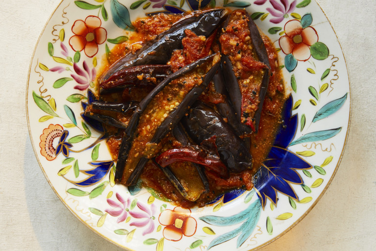 Aubergine with poppy seeds
