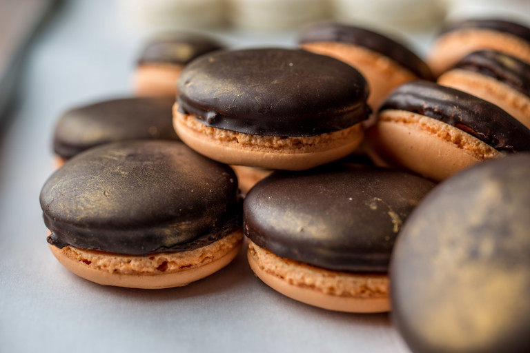 Jaffa Cake macarons