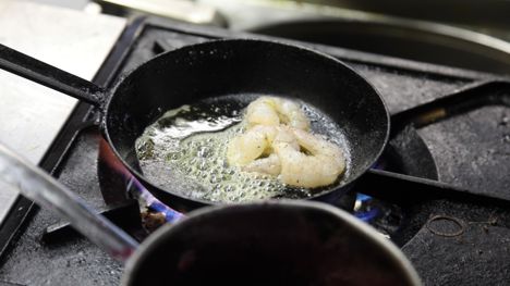 How to pan-fry prawns