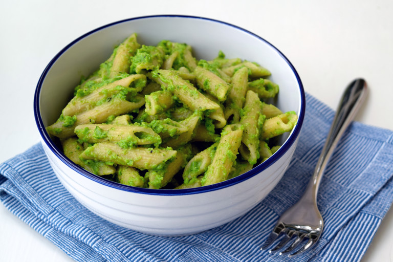 Pea pesto with wholewheat penne rigate