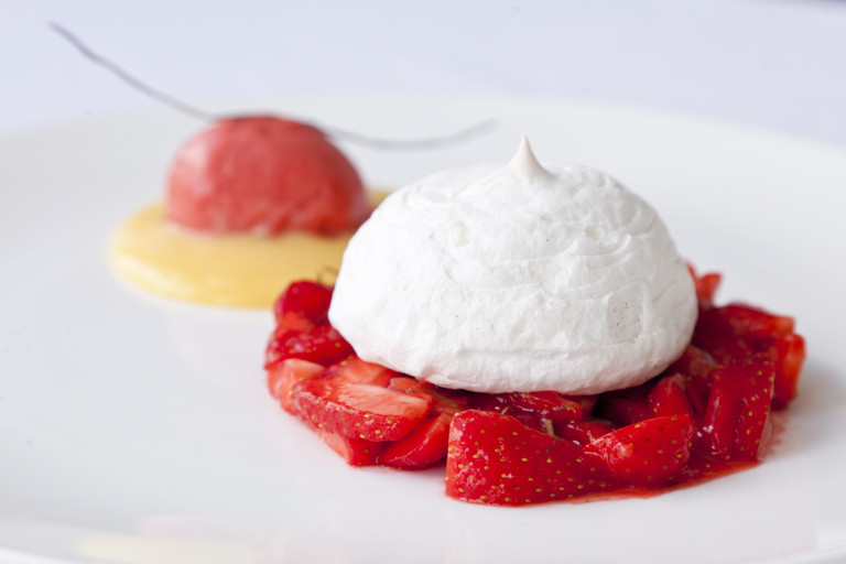 Soft lemon meringue with strawberry salad